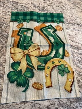 St. Patrick's Lucky Horseshoe Decorative Flag - Green & Gold 18.5 x 12.5